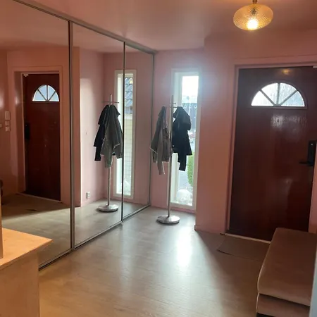 With 4 Bedrooms, Available For Ons Ставангер