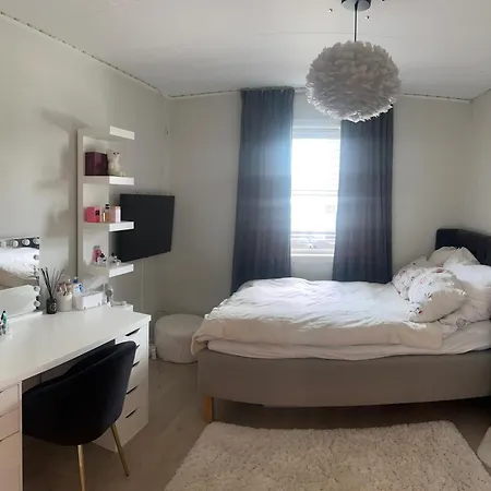 With 4 Bedrooms, Available For Ons Апартаменты